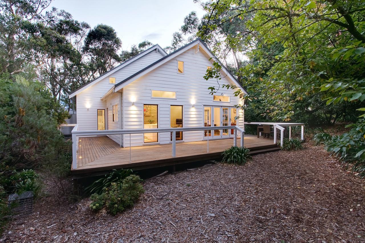 White * Wentworth Falls